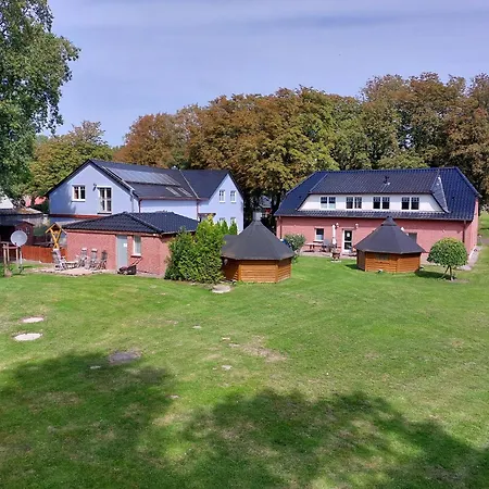 Auf Anfrage - Gruppenhaus Fisch Auf Ruegen Vis-a-vis Hiddensee Bis Zu 15 Personen *