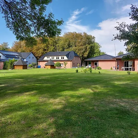 Auf Anfrage - Gruppenhaus Fisch Auf Ruegen Vis-a-vis Hiddensee Bis Zu 15 Personen * Schaprode
